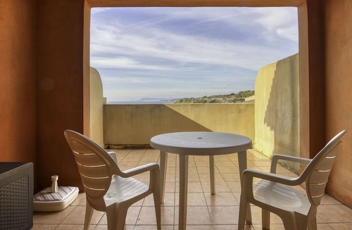 Six-Fours-les-Plages Apartment | Nice apartment for 6 guests with WIFI, pool, TV, terrace and pets allowed