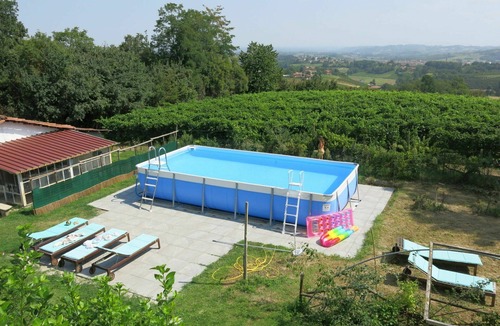 San Damiano dʼAsti Villa | Nice apartment in villa for 6 people with WIFI, pool, TV, patio and pets allowed