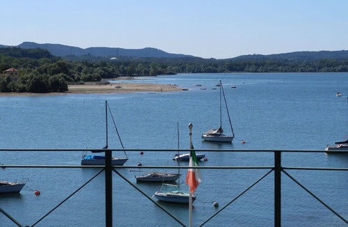Monvalle Apartment | Nice apartment for 5 people with WIFI, pool, TV, balcony and pets allowed
