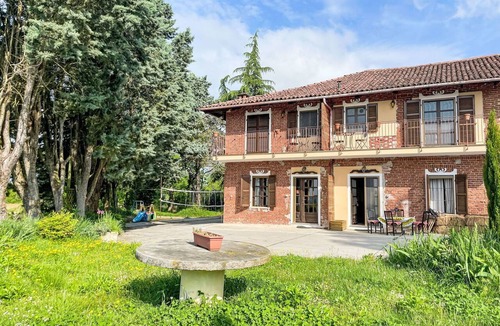 Asti Apartment | Nice apartment for 6 people with WIFI, TV, patio and panoramic view