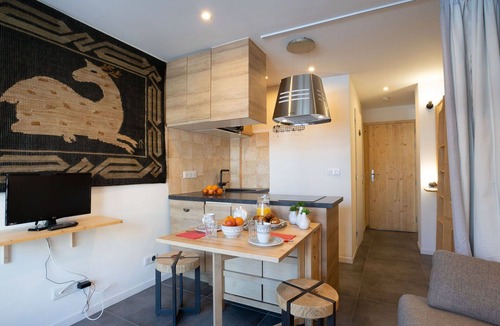 Val Claret Apartment | Nice apartment for 2 guests with WIFI, TV, balcony and panoramic view