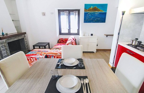 Dormelletto Apartment | Nice apartment for 4 people with WIFI, TV, balcony and pets allowed
