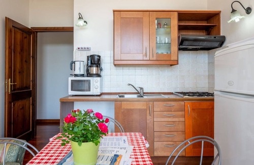 Azzano d'Asti Villa | Nice apartment in villa for 6 guests with WIFI, pool, A/C, terrace and pets allowed