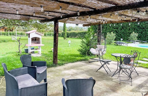 Castell'Alfero Apartment | Nice apartment for 4 people with WIFI, pool, TV and patio