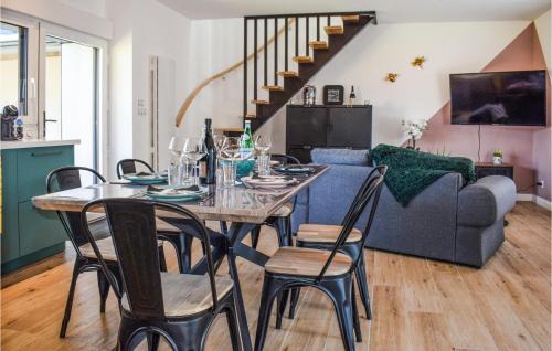 Le Vieux-Bourg House | Nice Home In Le Vieux-Bourg
