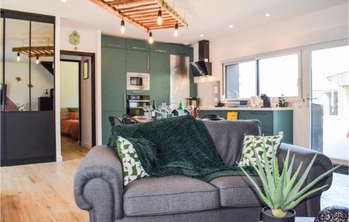 Le Vieux-Bourg House | Nice Home In Le Vieux-Bourg