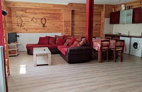 Luz-Saint-Sauveur House | Nice renovated 110m2 apartment in village center house for 6 people
