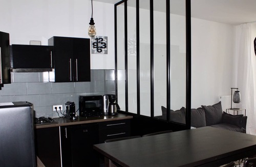 Saint-Michel Apartment | Nice T2 in the heart of Bordeaux with Parking.