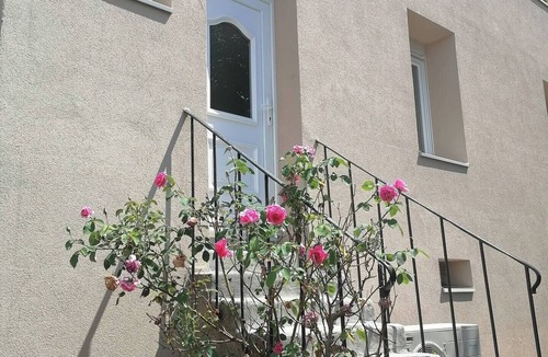 Varangeville Apartment | "Nid Douillet" between Nancy and Lunéville. In a quiet location, with a garden and parking.