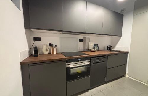 Nimes City Centre Apartment | Nimes , appartement rénové dans immeuble classé.