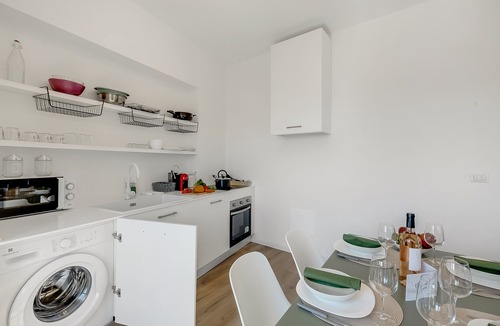 Levo Apartment | Nova Lake View - Flat with Balcony in Stresa, Stresa, Italy