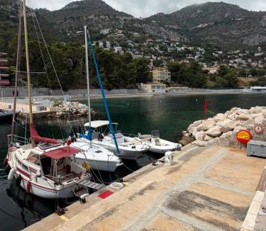 Alpes-Maritimes Boat Rental | Nuit insolite à bord d'un voilier
