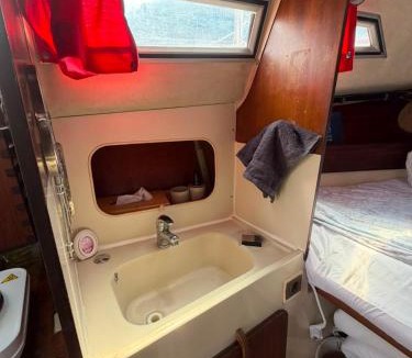 Alpes-Maritimes Boat Rental | Nuit insolite à bord d'un voilier