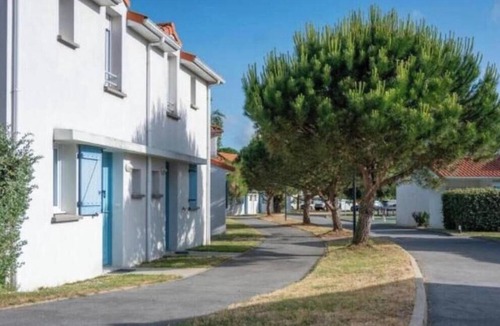 Saint-Brevin-l'Ocean Apartment | Ocean Maison | Beachfront Home with Private Pool and Garden