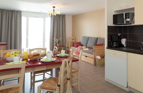 Plougasnou Apartment | Odalys Domaine des Roches Jaunes by Interhome