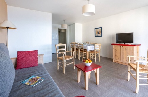 Plougasnou Apartment | Odalys Domaine des Roches Jaunes by Interhome