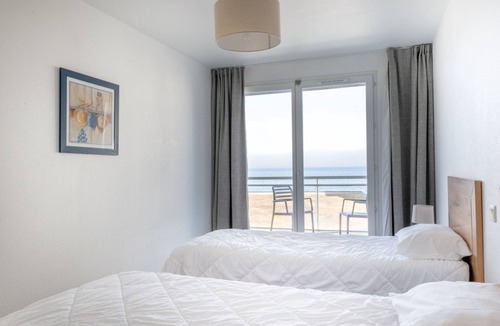 Plougasnou Apartment | Odalys Domaine des Roches Jaunes by Interhome