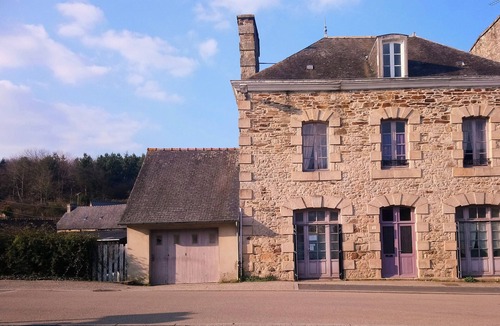 Jugon-les-Lacs-Commune-Nouvelle House | Old house in a small town of character and tourism, nature, lake & sea