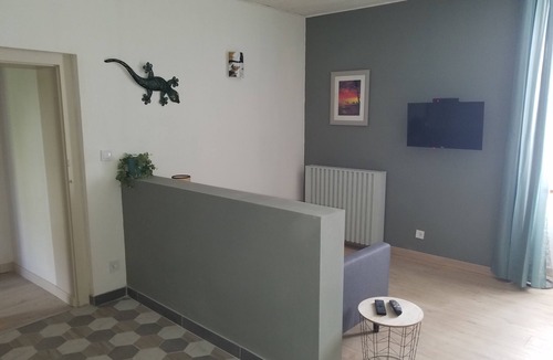 Montricoux Apartment | On 1st floor, fully-equipped studio, bedroom, separate shower room for 2 people