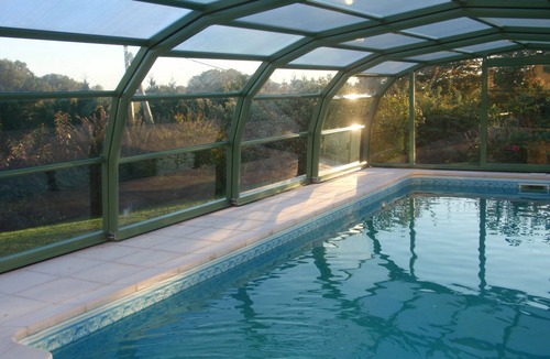 Le Clerjus Cabin | On an estate with an indoor swimming pool: a private area for unusual overnight stays