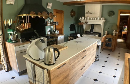 Chatillon House | On the edge of the Jura Lakes, a spacious home with a spa and a pétanque court