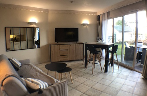 Duingt Condo | On the shores of Lake Annecy, comfortable apartment with terrace and private beach