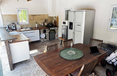 Le Castellet Bed & Breakfast | On the water's edge of Provence, between vines and olive trees