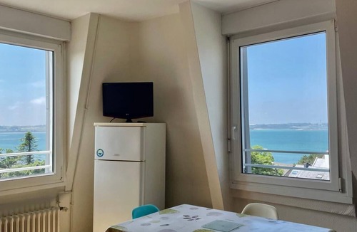 Carantec Apartment | One-Bedroom Apartment with Sea View