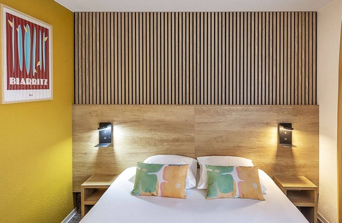 Le Hameau Hotel | Ostal Pau Université - Sure Hotel Collection by Best Western