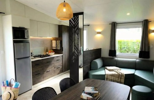 Sadirac House | Otello Mobile Home: 3 Rooms, Sleeps 4, Air-Conditioned + TV, 2 Bathrooms