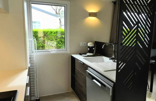 Sadirac House | Otello Mobile Home: 3 Rooms, Sleeps 4, Air-Conditioned + TV, 2 Bathrooms