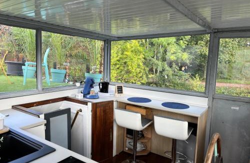 Nouvelle Ville Boat Rental | Péniche Helios - logement insolite indépendant