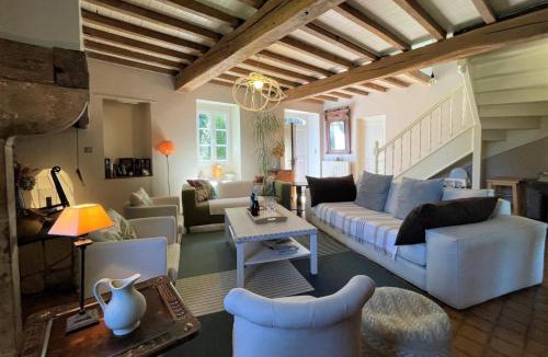 Artiguelouve House | Paillé