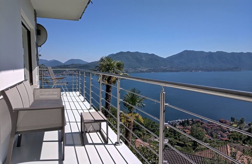 Piancassone House | Panorama-Villa über dem Lago Maggiore: Privatpool, Seeblick & Traumterrassen