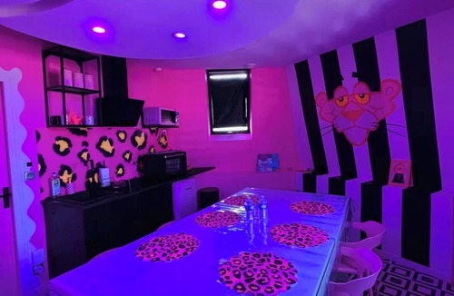 Epernay Apartment | Panthère Rose - Jacuzzi, Billiards and Cinema Screen