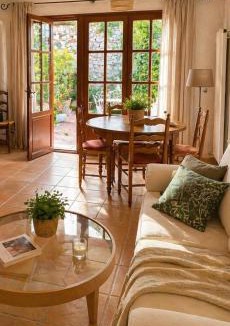 Rochefort-du-Gard House | Parenthèse Provençale avec cour charme et pierre