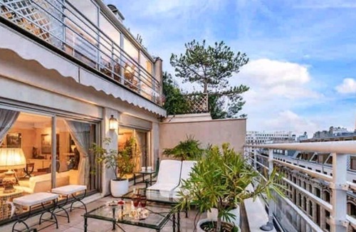 Porte-Dauphine Apartment | Paris 16 Luxe apt Trocadéro Terrace 2 rooms 2 bathrooms clim Eiffel tower view. classified