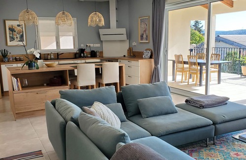 Saint-Hippolyte-du-Fort House | Peaceful home with large covered south-facing terrace
