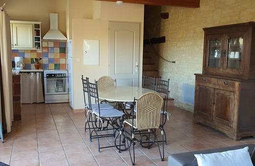 Salviac House | Peaceful 5-person gîte with secure pool (sleeps up to 9)
