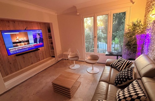 Billere House | Peaceful family cocoon, garden and private parking