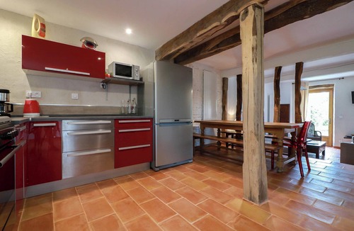 Canens House | Peaceful gîte in the heart of nature with large swimming pool and view of the Pyrenees.
