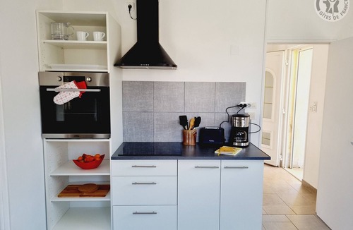Viels-Maisons Cottage | Peaceful house with garden, pets welcome, private parking