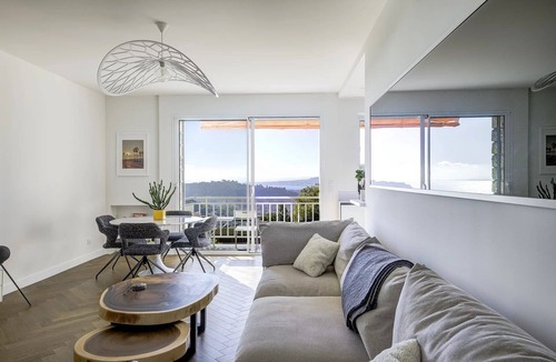 Riquier Apartment | Perfect 2-Bedroom Apartment with AC, Sea View & Terrace in Charming Nice, Garage