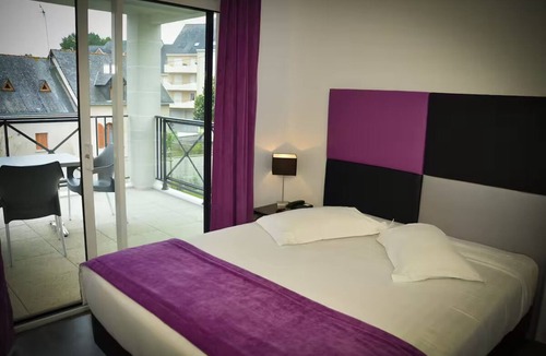 La Baule-Escoublac Hotel | Pet-Friendly French Retreat | 6.0mi to Medieval Guerande Adventures