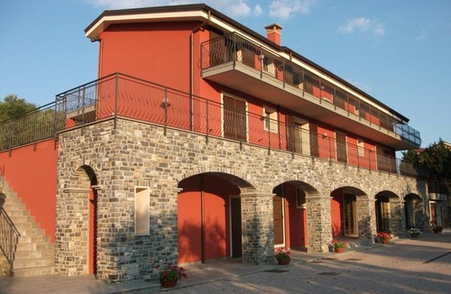 San Bartolomeo Apartment | Pet Friendly Apartment 'Chico Agriturismo La Scuderia' with Wi-Fi