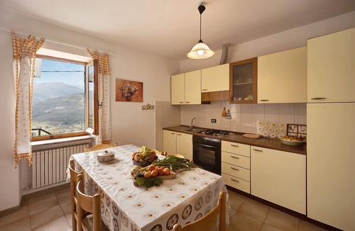 Casanova Lerrone Apartment | Pet-Friendly 'Casa dei Fiori' Apartment with Mountain Views and Wi-Fi