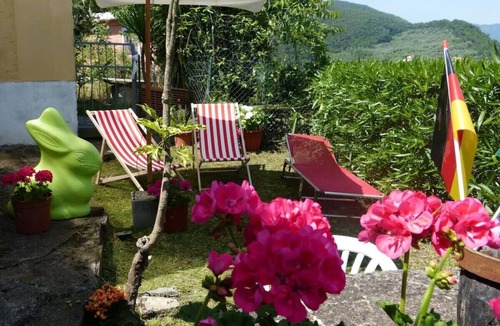 Casanova Lerrone Apartment | Pet-Friendly 'Casa dei Fiori' Apartment with Mountain Views and Wi-Fi