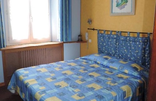 Digne-les-Bains Hotel | Pet-Friendly Double Room inside 17th-Century Convent | Near Local Cafés