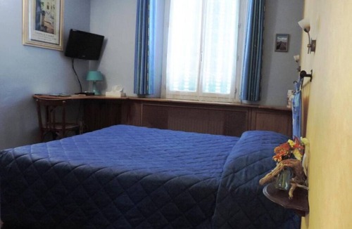 Digne-les-Bains Hotel | Pet-Friendly Double Room inside 17th-Century Convent | Near Local Cafés