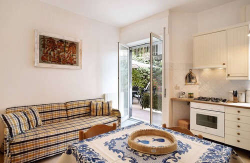 Laigueglia Apartment | Pet-Friendly Holiday Apartment “Casa Laigueglia” with Wi-Fi